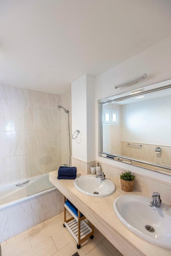 Frontline Beach Penthouse In Mi Capricho Sitio de Calahonda Eksteriør bilde